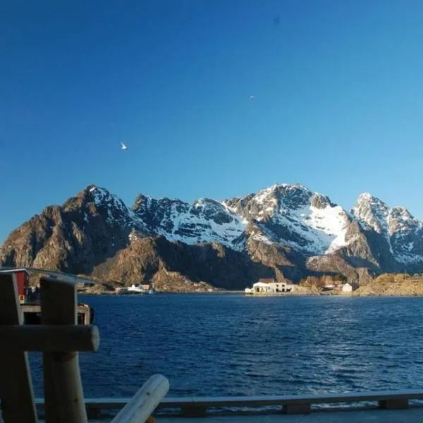 Rorbuleilighet i toppetasjen i Henningsvær，位于亨宁斯韦尔的酒店