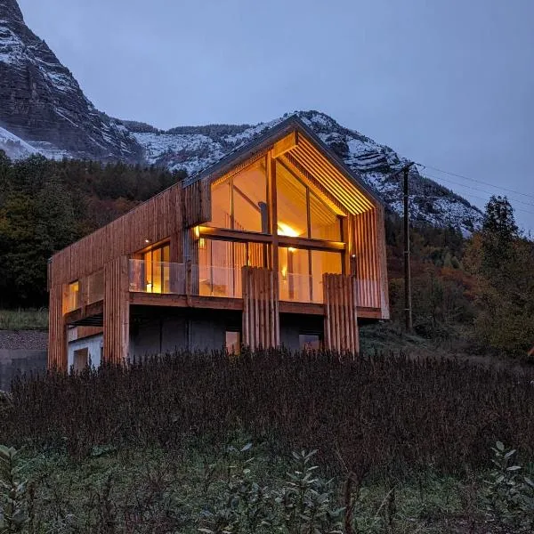 Chalet Coste Belle，位于La Fare-en-Champsaur的酒店