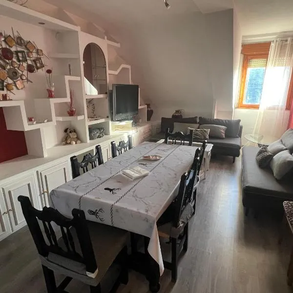 La Perla del Pirineo，位于哈卡的酒店