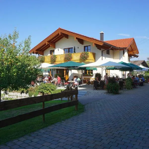 Cafe Wastelbauerhof - Urlaub auf dem Bauernhof，位于基姆湖畔贝尔瑙的酒店