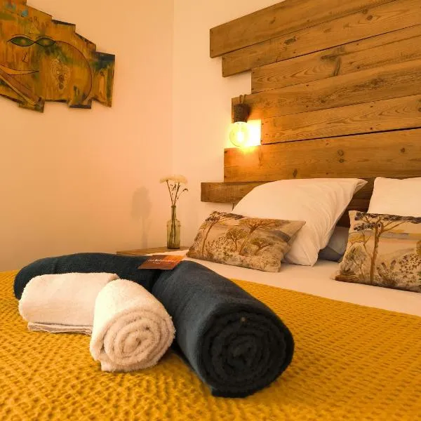 LES BOHEMIELLES Chambre Mathilda，位于Cartelègue的酒店