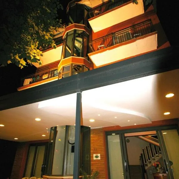 Hotel Eureka，位于Mulazzano的酒店
