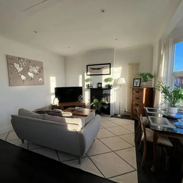 Hill Grove 2 Bedroom Apartment，位于滨海利的酒店
