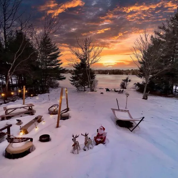 Zen Den - Pocono LakeFront with Hot Tub !，位于托比汉纳的酒店