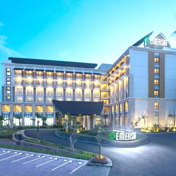Emersia Hotel & Resort Batusangkar，位于Batusangkar的酒店