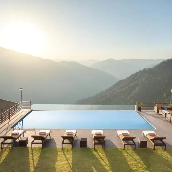 juSTa Cliffend Resort & Spa, Mashobra，位于Kīar的酒店
