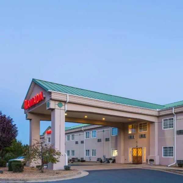 Ramada by Wyndham Strasburg - Shenandoah Valley，位于弗兰特罗亚尔的酒店