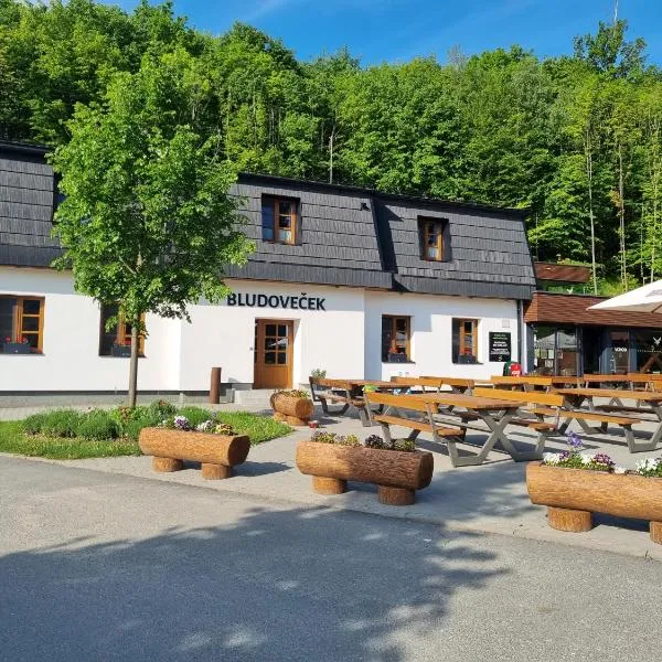 Restaurace a Penzion Bludoveček，位于Krásné的酒店