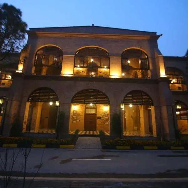Peshawar Barracks，位于Tahkāl Pāyān的酒店