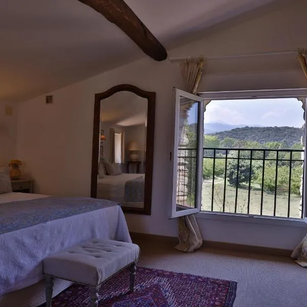 勒马斯特里拉斯酒店，位于塞雷的酒店