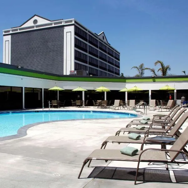 奥克兰机场丽筠酒店，位于圣莱安德罗的酒店