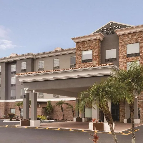 Country Inn & Suites by Radisson, Tampa Airport East-RJ Stadium，位于Gibsonton的酒店