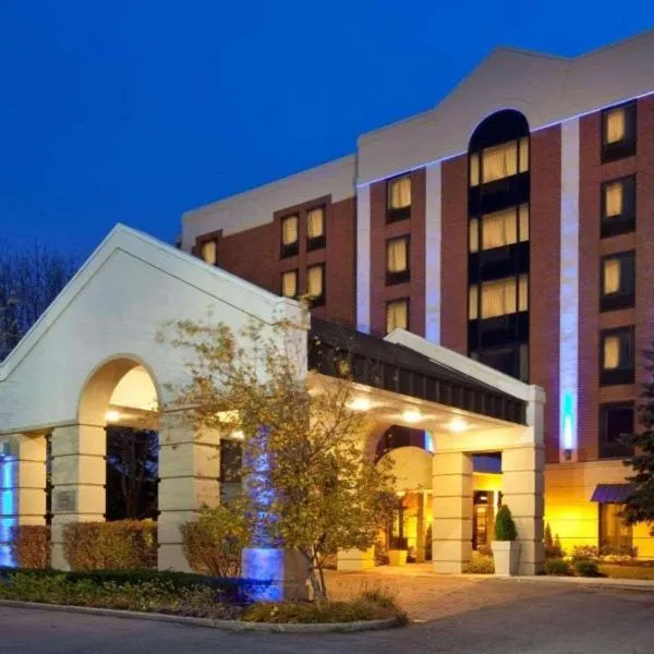 Radisson Hotel Schaumburg，位于Fox River Grove的酒店