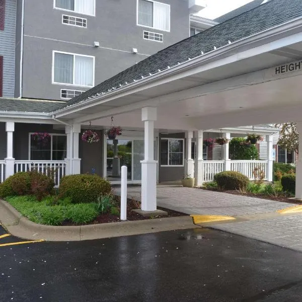格尔内江山旅馆及套房酒店，位于Round Lake Park的酒店