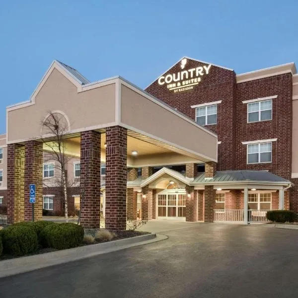 乡村旅馆&西村堪萨斯市套房，位于Bonner Springs的酒店