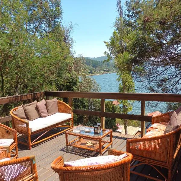 Casa Lago Vichuquén, Sector Sol de la Península，位于拉戈维丘肯的酒店