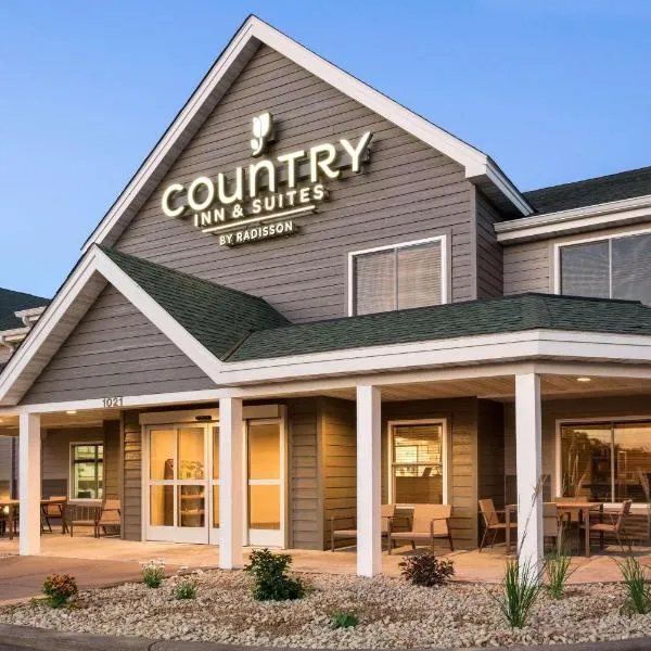 Country Inn & Suites by Radisson, Chippewa Falls, WI，位于Bloomer的酒店