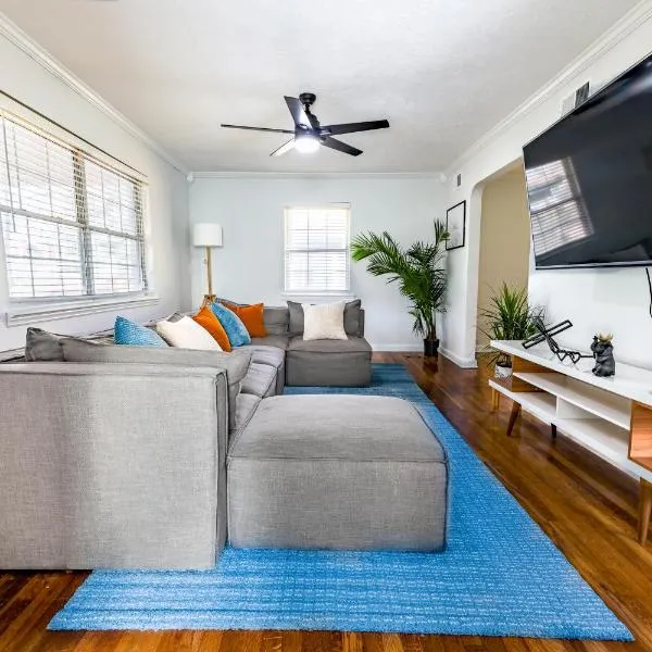 Luxury home 5 mins to Mercedes-Benz Stadium，位于亚特兰大的酒店