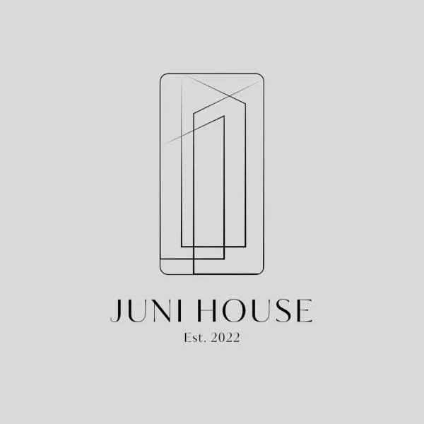 Juni House Chumphon，位于春蓬的酒店