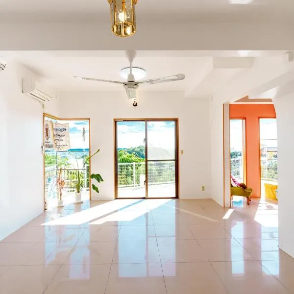 -Max 10- Spacious 135平米1453 sqft Private Villa with Balcony Rooftop Ocean & City Night Views-Tropical Soul Okinawa-，位于Teruya的酒店