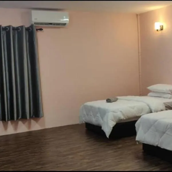Tazrah roomstay (1 queen or 2 twin super single room)，位于Kampong Tanjong Tengku的酒店