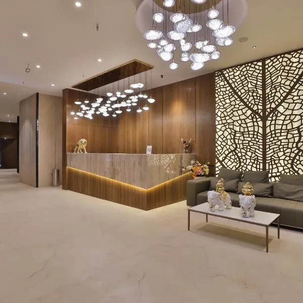 Hotel Elements Surat，位于苏拉特的酒店