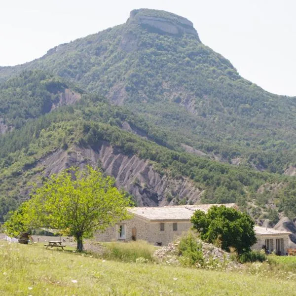 Charmante chambre d'hôtes en pleine nature，位于Eyguians的酒店