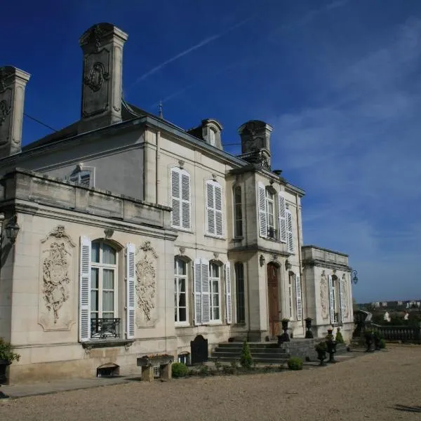 克洛斯莫蒂埃城堡旅馆，位于Cousances-aux-Forges的酒店