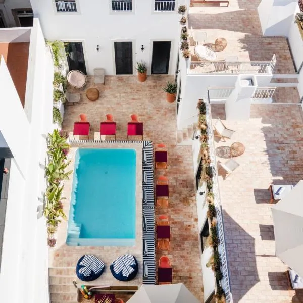 Casa Rosa Villa with Pool in Olhao Centre，位于Murtais的酒店