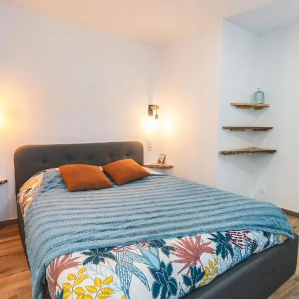 LE FACTORY aux pieds de la gare SNCF Laval，位于拉瓦勒的酒店