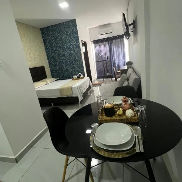 Hermoso Departamento en Condominio Céntrico Con piscina!，位于特立尼达的酒店