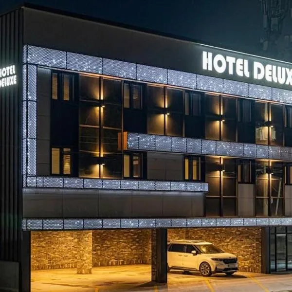 Deluxe motel，位于Geoje的酒店