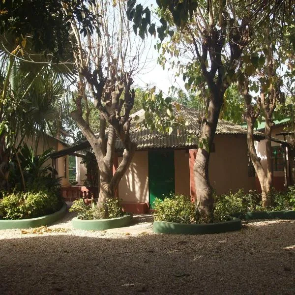 Camping-Sukuta & Lodge，位于Lamin的酒店