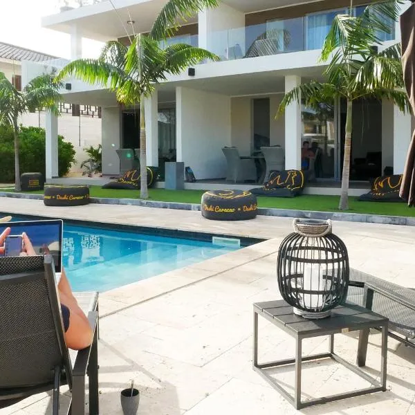 Goudhaen Luxury Private apartments Jan Thiel Beach，位于简蒂埃尔的酒店
