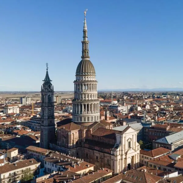 A pochi passi dal centro，位于诺瓦拉的酒店