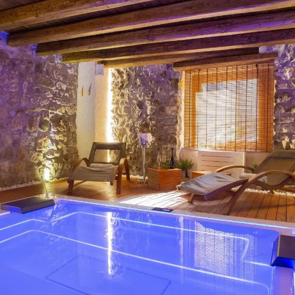 PORTA SOPRANA luxury guest House & spa，位于Scillato的酒店