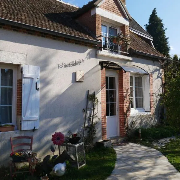 La Maréchalerie LA FORGE，位于Lion-en-Sullias的酒店