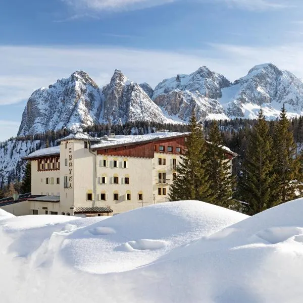 B&B Hotel Passo Tre Croci Cortina，位于Stabiziane的酒店