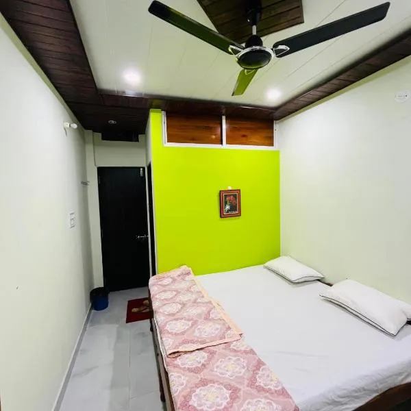 Shivoham Homestay(शिवोहम होमस्टे)，位于乌贾因的酒店