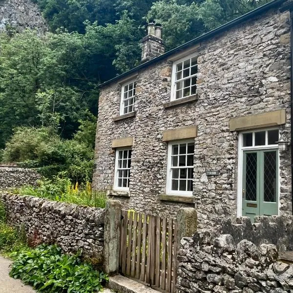 Torside Holiday Cottage，位于卡斯尔顿的酒店