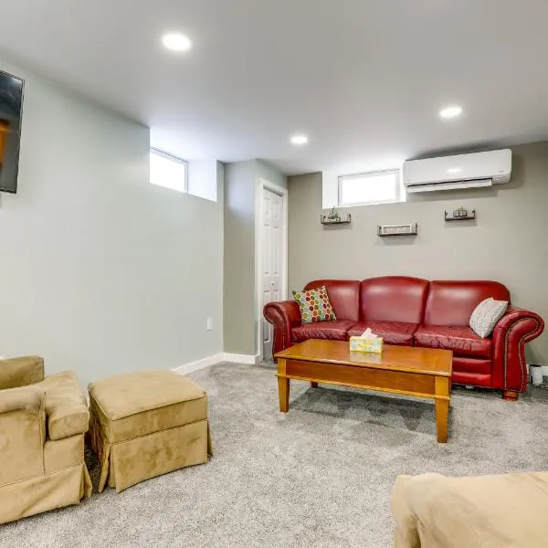 Close to Colleges Worcester Apt with Lake Access!，位于伍斯特的酒店
