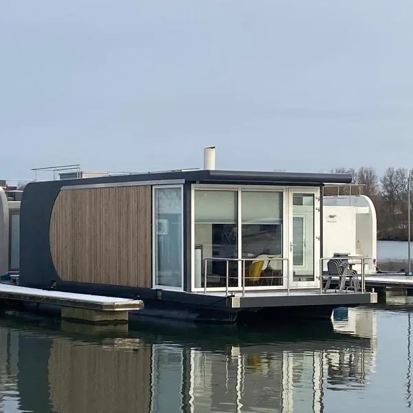 Houseboat Trinidad，位于马斯特里赫特的酒店