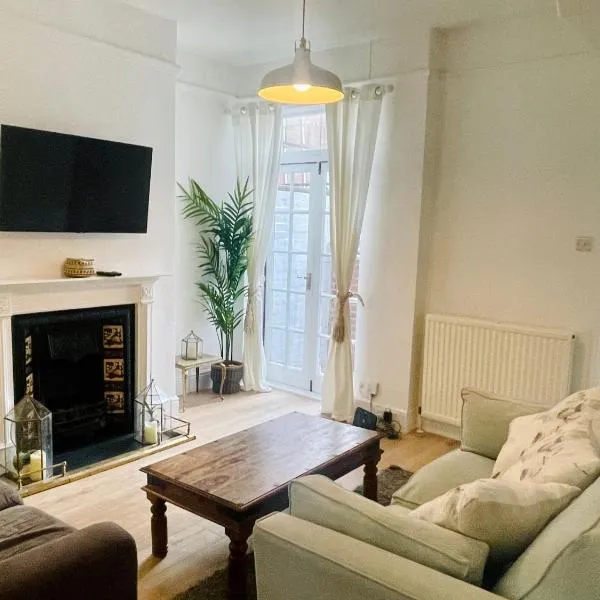 Newly Refurbished City Centre House With Parking，位于埃克塞特的酒店