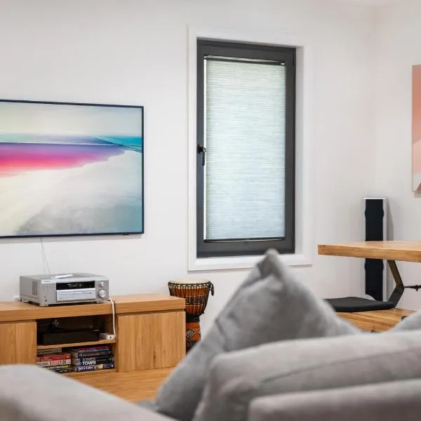 MèRose Place - Spacious Modern New，位于巴瑟斯特的酒店