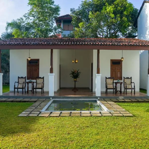 Summer House - Private villa close to International Airport BIA，位于Minuwangoda的酒店