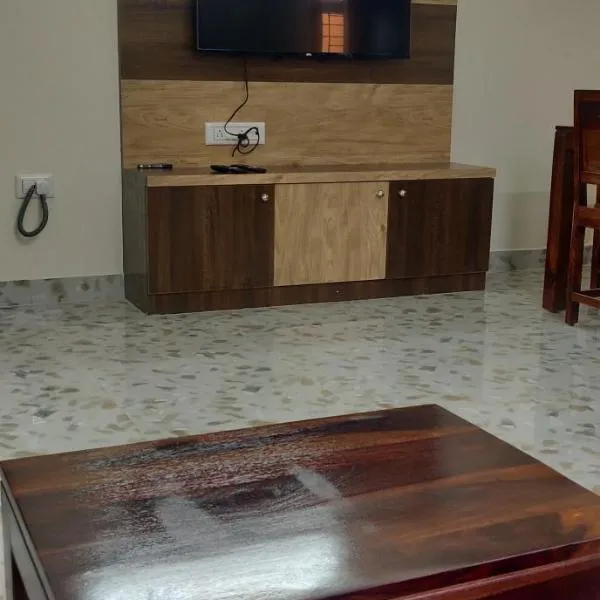 Castle Hebbal Service Apartments，位于班加罗尔的酒店