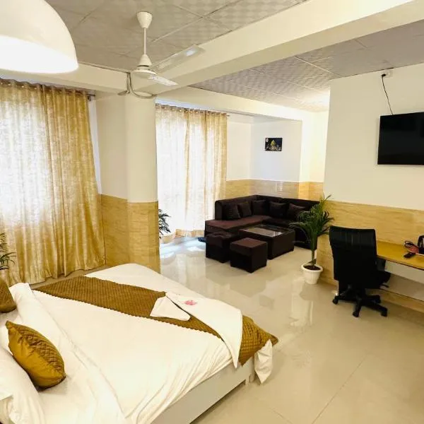 Hotel Relax In - Noida Sector 18，位于加济阿巴德的酒店