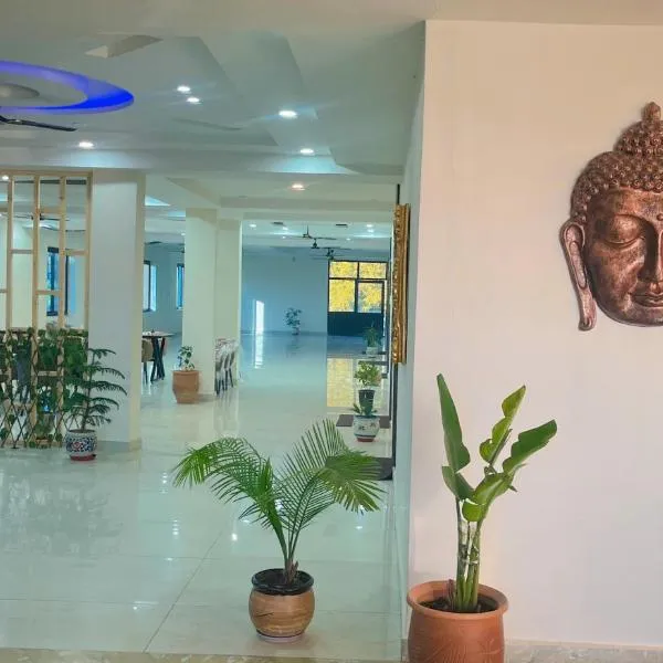 Hotel The JMC Chintpurni，位于Bharwain的酒店