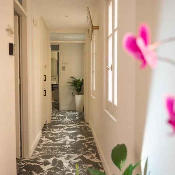 MUSES LUXURY SUITES，位于科孚镇的酒店