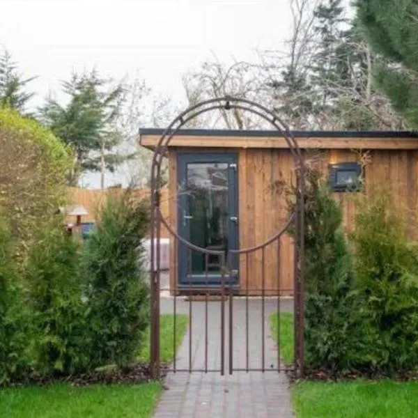 Luxury cabin with hot-tub，位于布罗德韦的酒店